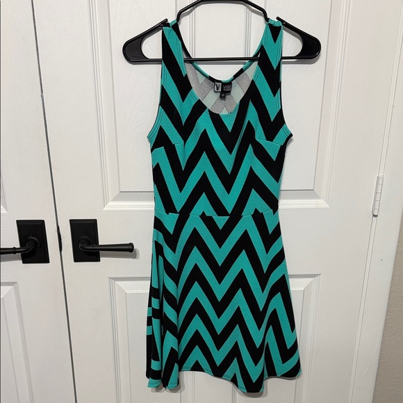Vibe Sportswear Dresses & Skirts - Stylish Black and Teal Chevron Mini Dress